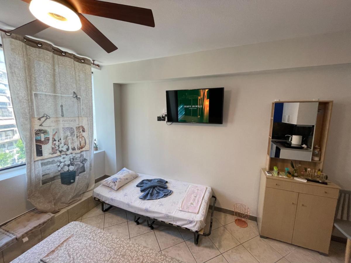 Apartment Jordans 4